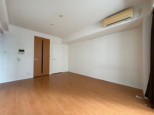 アトラス白山 洋室　約9.3畳　内装後