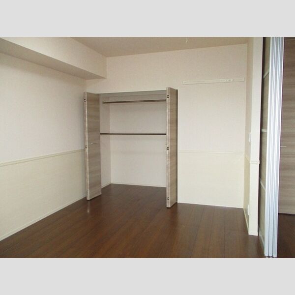 プロフーモ301号室 居室