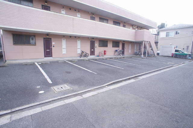 ベルデモール 敷地内に駐車場あります