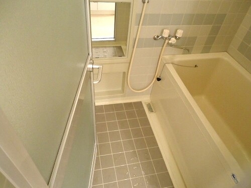 ライオンズマンション西蒲田 浴室　※2013年4月撮影