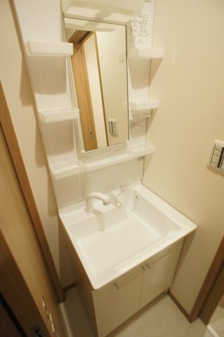 ルミエール・エタンセル　サンク0102号室 使いやすい洗面所です