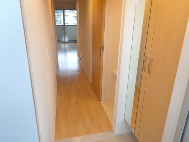 イーストーン 廊下