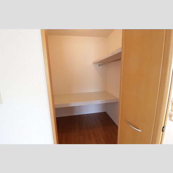 ロビンストリーム305号室 ウォークインクローゼット
