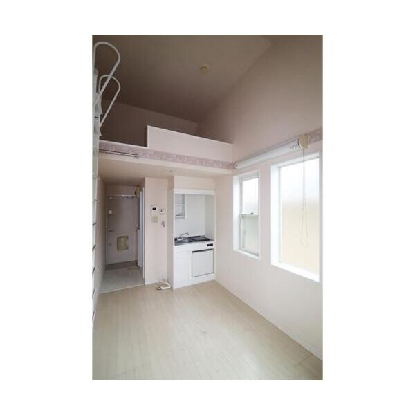 ユナイト横浜ポルトニョールの丘205号室 リビング