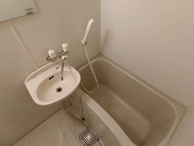 メゾンドムートン3階 （同建物3Ｆ角部屋の写真です）