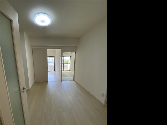 ロイヤルフラット野毛山弐番館 リビング