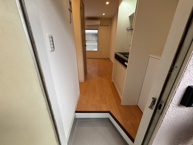 ＭＫハウス西原0103号室 玄関