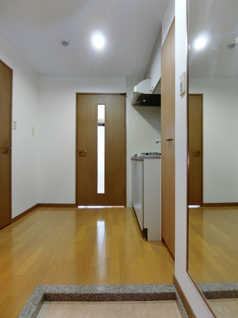 ガラ・ステージ田園調布4階 シンプルで使いやすい玄関です