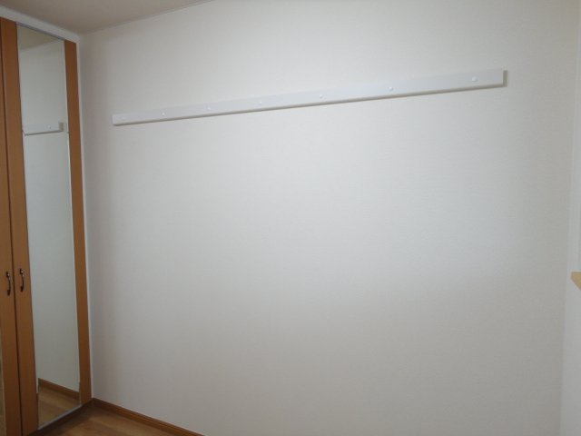 グランベル・ヒルズ102号室 ハンガーモール（壁掛）