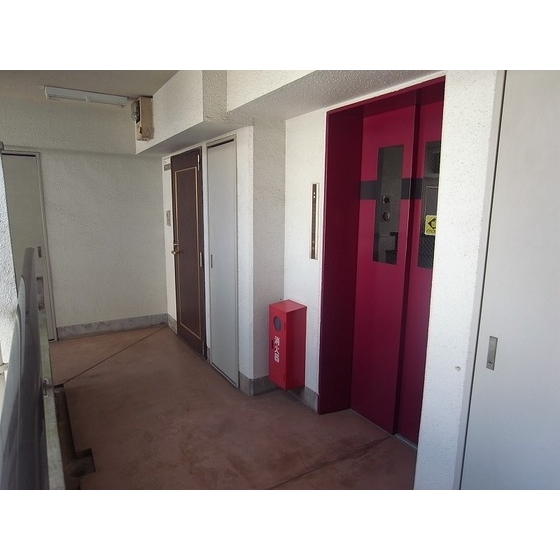 ハイネスベルグレイス川崎 共用廊下(エレベーター前)