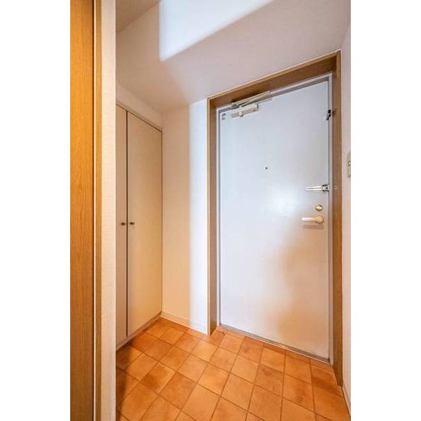 ロリエタワー川崎1102号室 玄関