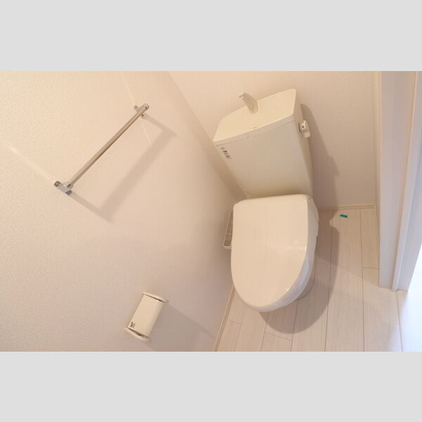 ロイヤルヒル越谷106号室 温水洗浄暖房便座