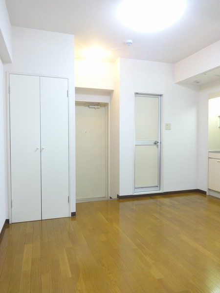 メインステージ大森町駅前305号室 リビング