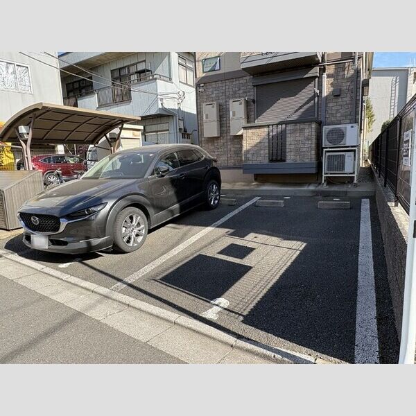 クレベール201号室 駐車場