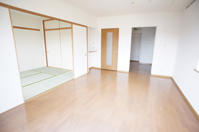 フロイデ勝田台壱番館0301号室 リビング