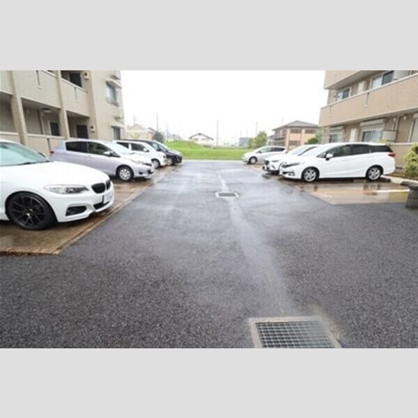 グランドゥール　Ⅱ102号室 駐車場