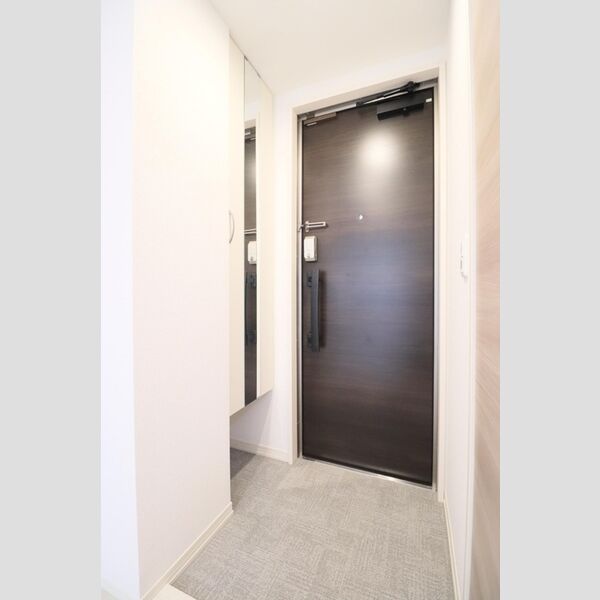 ホワイトヴィラ203号室 玄関