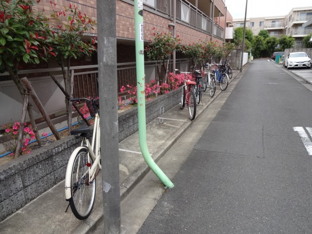 シンフォニー成城0301号室 駐輪場