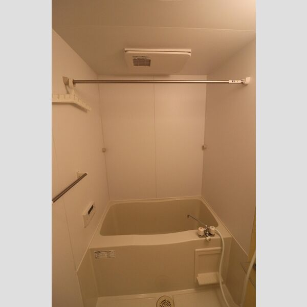 ジェイ・エス・ティ南浦和106号室 浴室