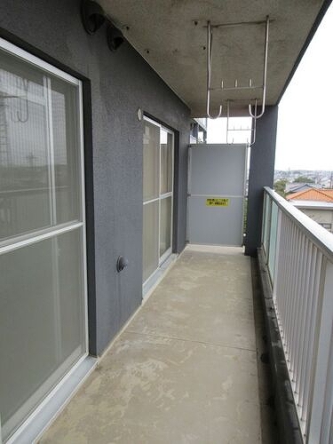 テレパレス船橋三咲Ａ棟4階 バルコニー別角度　※2025年10月撮影