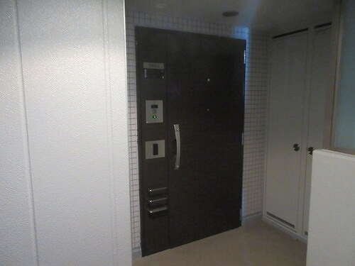 ＨＩＢＡＲＩ　ＴＯＷＥＲ 玄関扉　内装前※2026年02月の写真