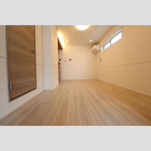 メゾン・ド・クレマ201号室 LDK11、7帖