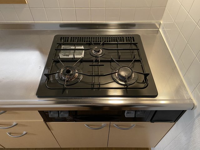 クイーンズヒルＥ棟E2号室 3口コンロ