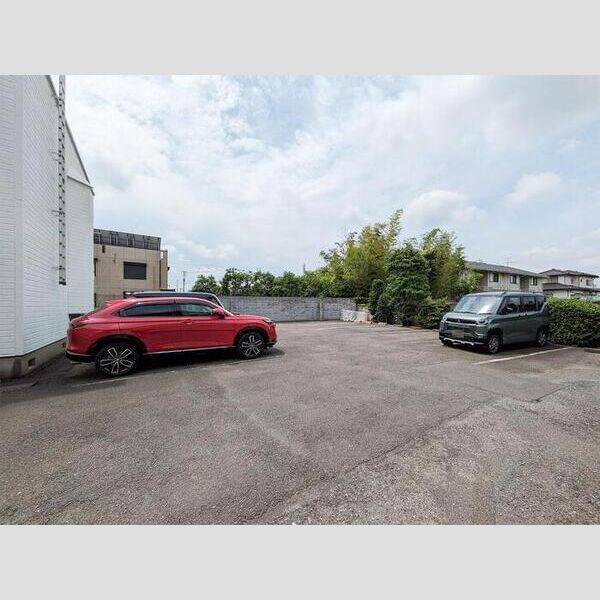 ホワイトヒル 駐車場