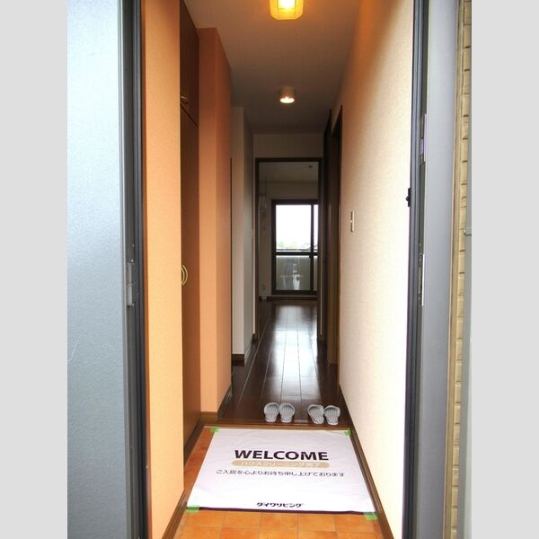 セジュール山の根302号室 玄関