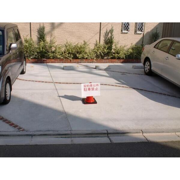 シャルマンA棟 駐車場