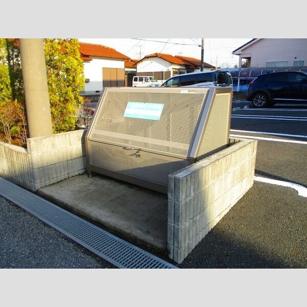 レジデンス　ダイコク ゴミストッカー