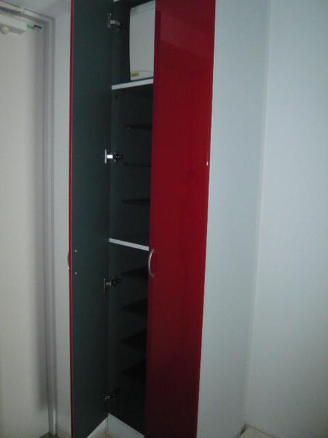 ハーミット高幡0305号室 下駄箱