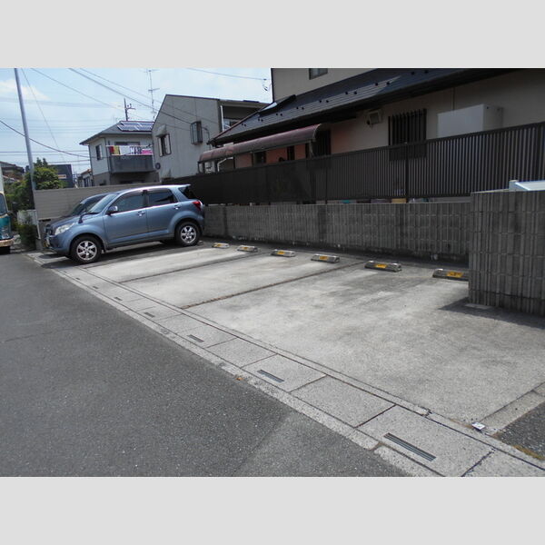 パークサイドK 駐車場