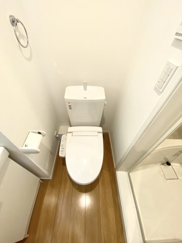 ベイルーム西戸部302号室 トイレ