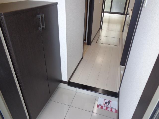 グランドロータス聖蹟 玄関