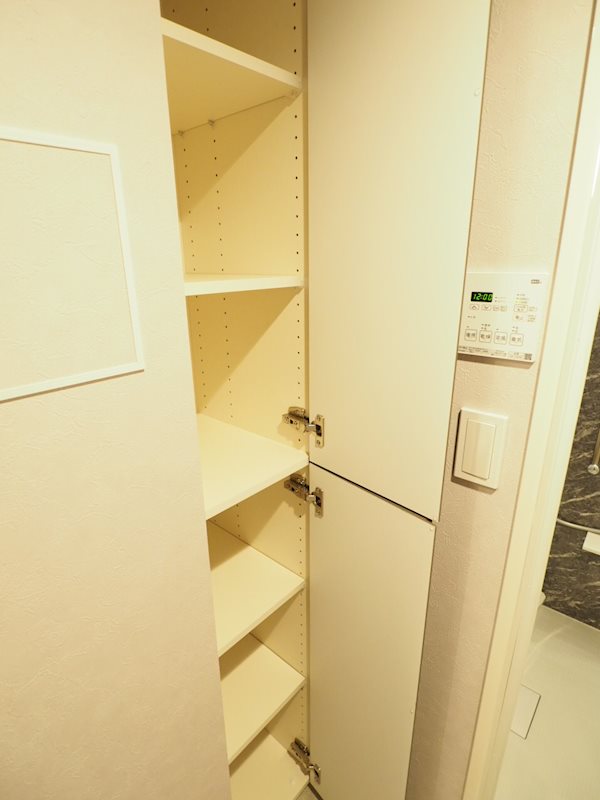 ドゥーエ日暮里1階 収納