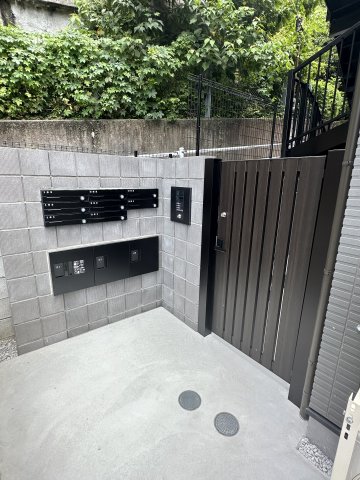MIRAIS根岸101号室 エントランス