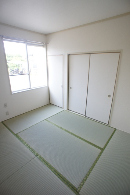 クレストコートＡ0201号室 ゆったりとくつろげる和室です