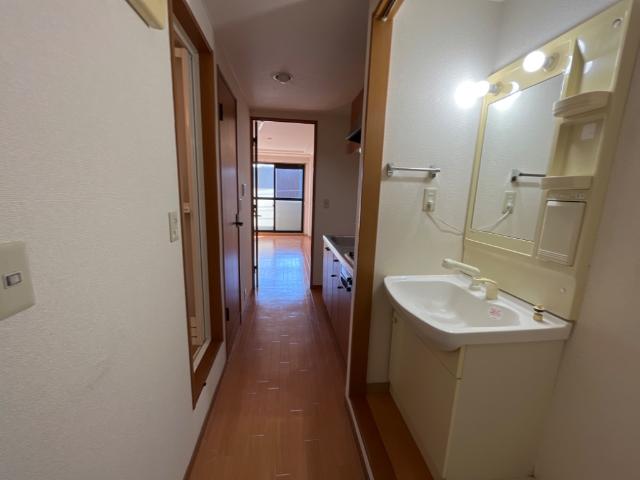 ＳＵＮ　ＣＲＯＳＳ　ＲＯＡＤ 廊下