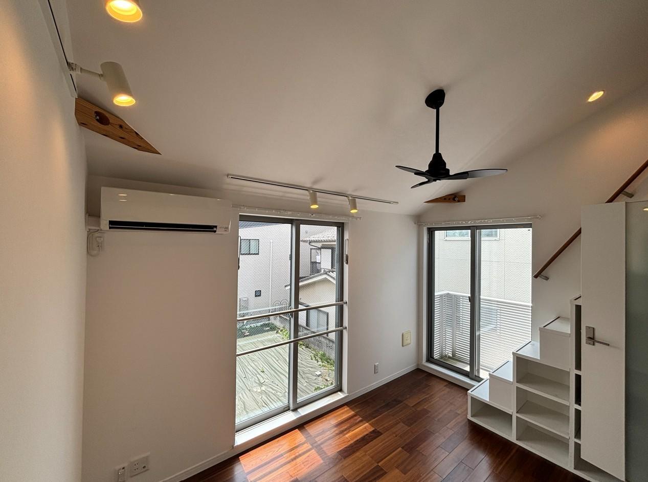 シャトレ生田緑地203号室 南面＆２面採光、隣地空き地の開放感！