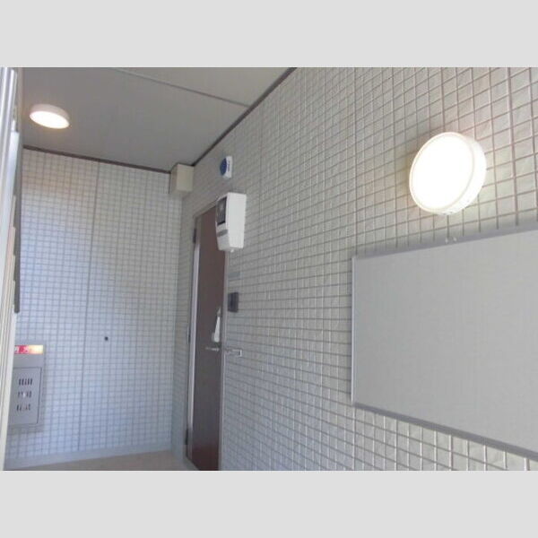 クリスタ　A102号室 エントランス内部