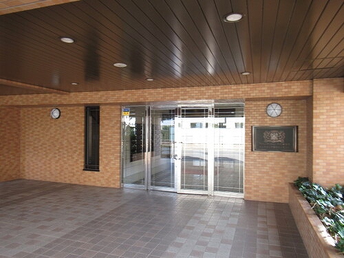 ライオンズマンション川口飯原町 エントランス（別角度）