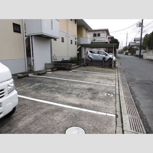 ハイツ吉田 駐車場