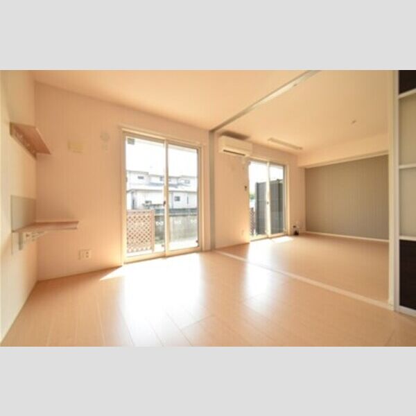 グランイーグルB101号室 居室とリビングダイニング