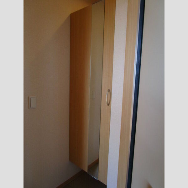 ジュメオス303号室 玄関・シューズボックス