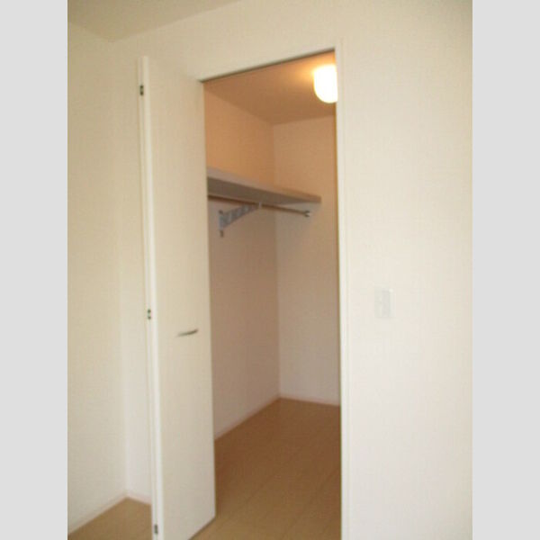 リビングタウン南花島　B201号室 洋室①ウオークインクローゼット