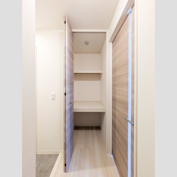 グランシャリオ203号室 収納