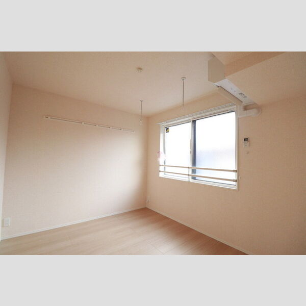 シェーンブルーメ横浜205号室 リビング