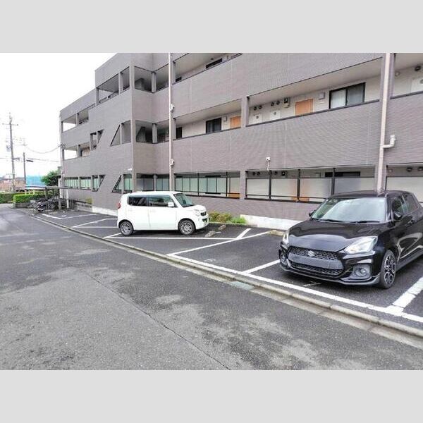 メゾンクレール 駐車場