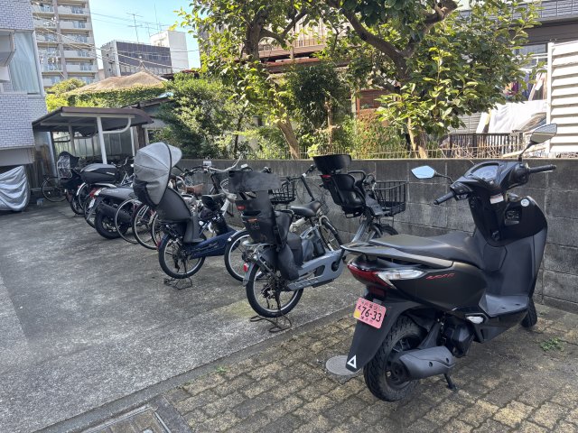 コスミック湘南0201号室 駐輪場